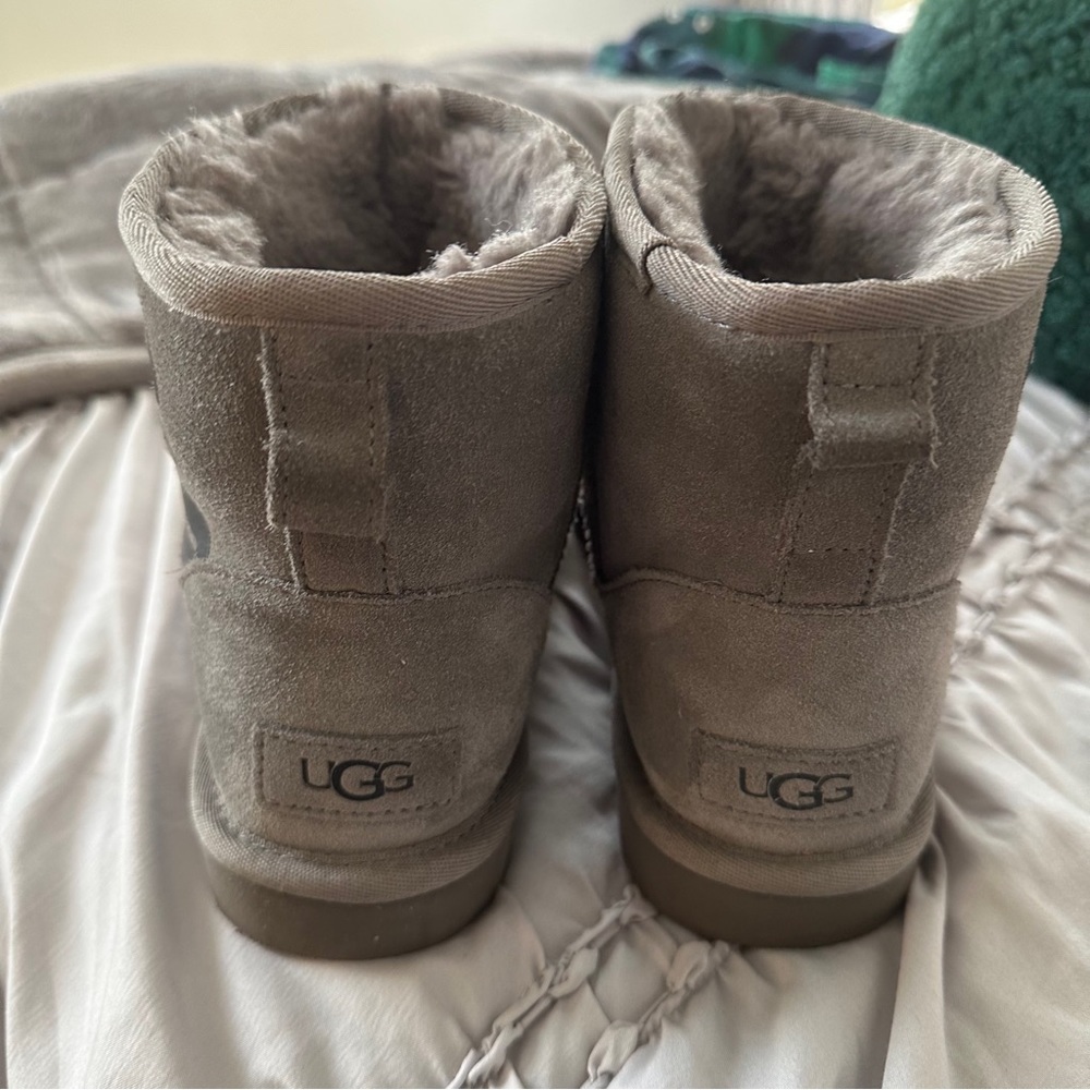 Ugg Mini Classic Logo Boot - Picture 3 of 5